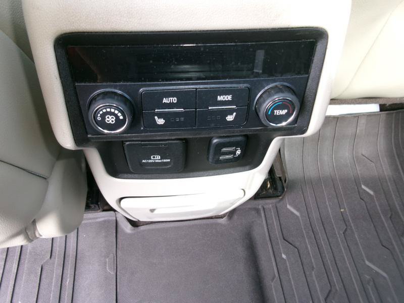 Used 2017 GMC Acadia Denali w/ Technology Package FWD image 11