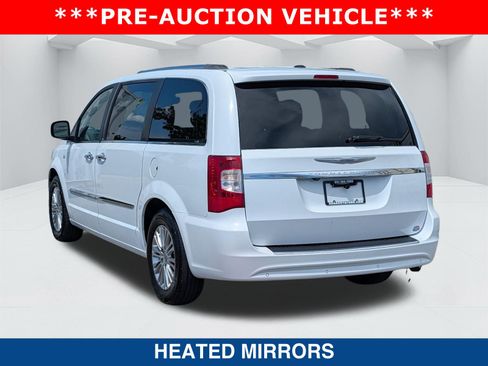 Used 2014 Chrysler Town & Country Touring-L FWD image 7