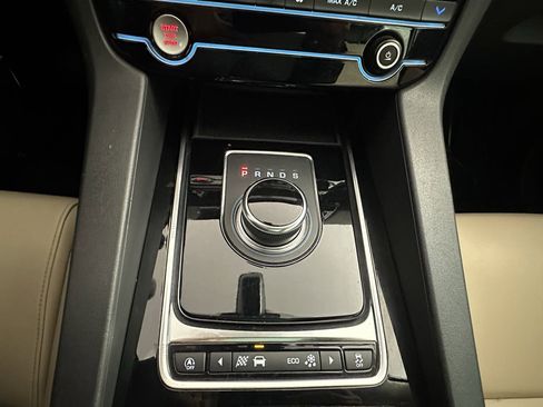 Used 2020 Jaguar F-PACE Premium image 41