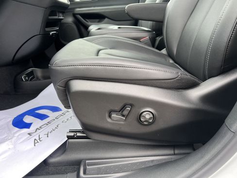 New 2026 Chrysler Pacifica Select w/ S Appearance Package image 13