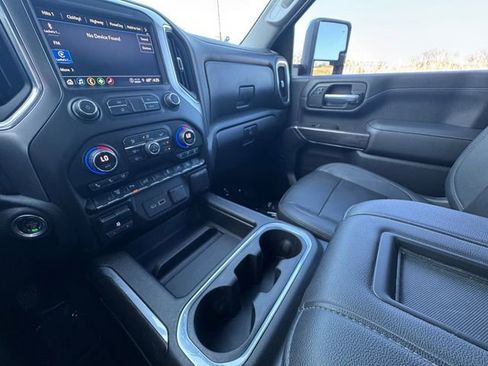 Used 2021 Chevrolet Silverado 2500 LTZ w/ LTZ Plus Package image 10