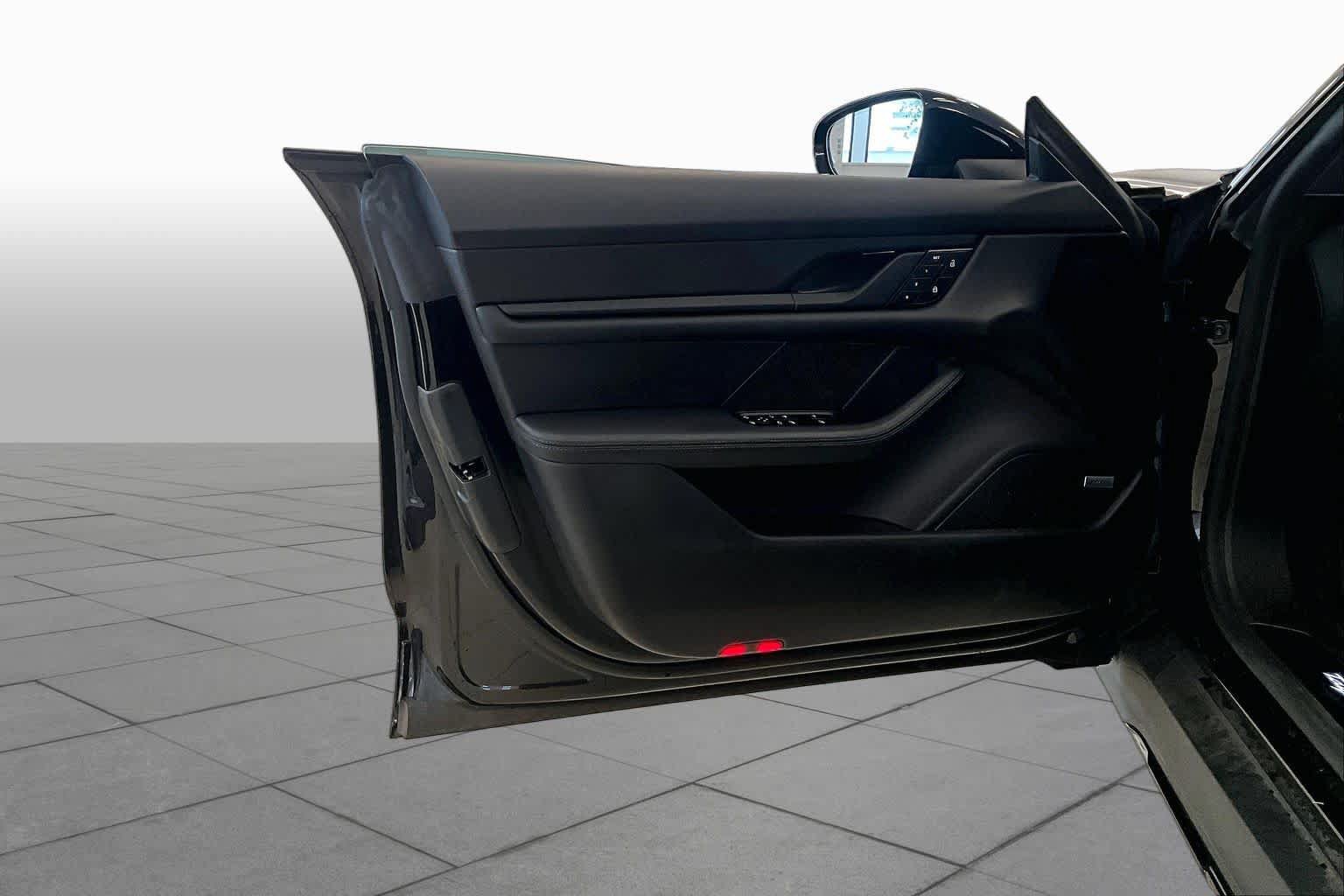 Used 2025 Porsche Taycan 4S AWD/4WD image 19