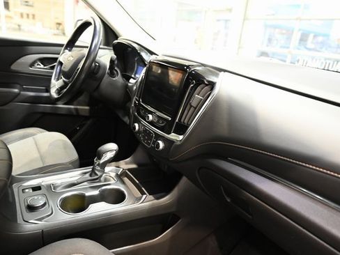 Used 2021 Chevrolet Traverse LT image 14