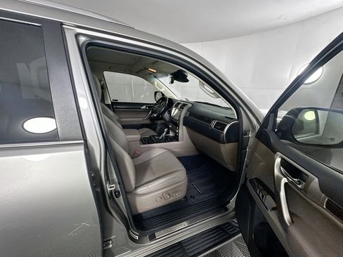 Used 2020 Lexus GX 460 Premium image 32