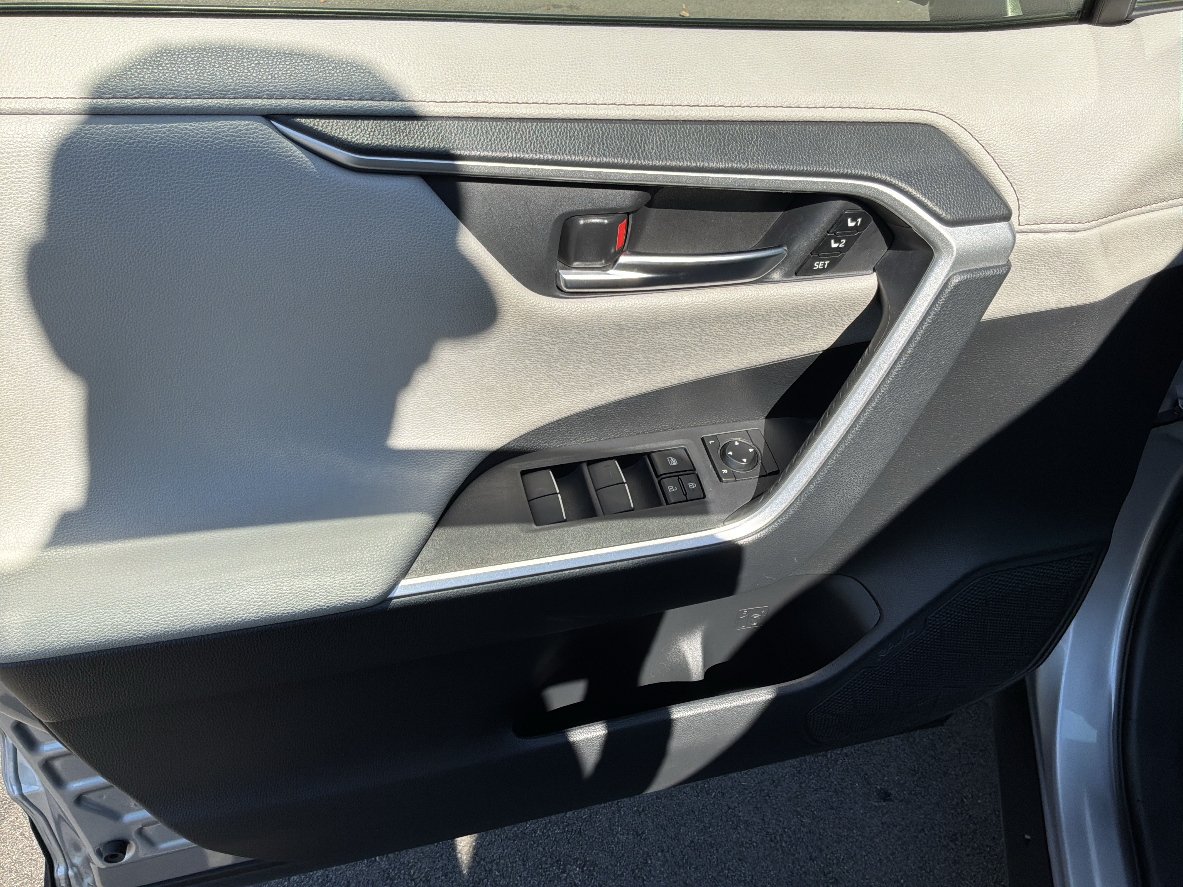 Used 2019 Toyota RAV4 Limited AWD/4WD image 15