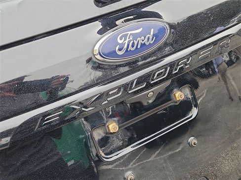 Used 2018 Ford Explorer Sport w/ Equipment Group 401A image 32