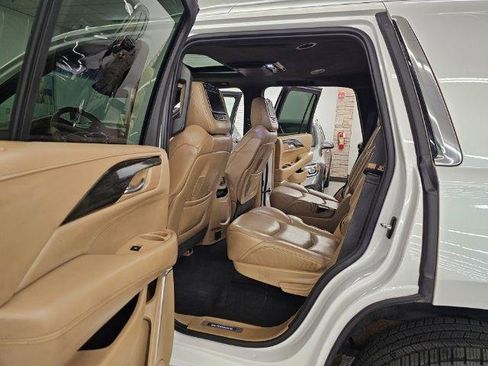 Used 2019 Cadillac Escalade Platinum image 31