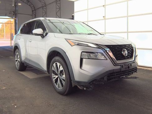 Used 2021 Nissan Rogue SV image 3