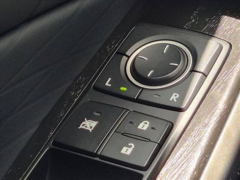 Used 2025 Lexus IS 300 w/ Premium Package RWD image 17