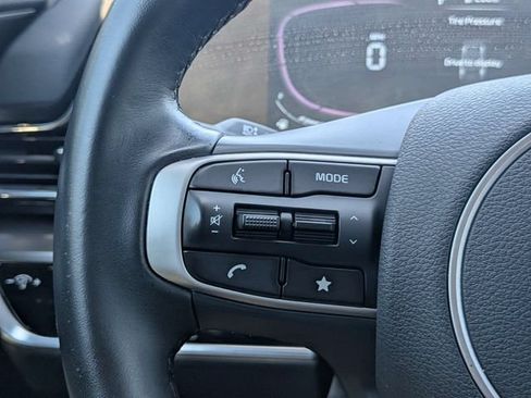 Used 2025 Kia Sportage EX FWD image 25