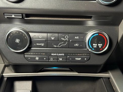 Used 2018 Ford Expedition Max XLT w/ Equipment Group 201A AWD/4WD image 32