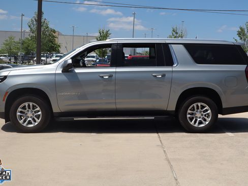 Used 2025 Chevrolet Suburban LT RWD image 7