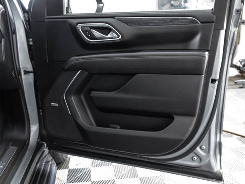 Used 2023 GMC Yukon XL SLT AWD/4WD image 46
