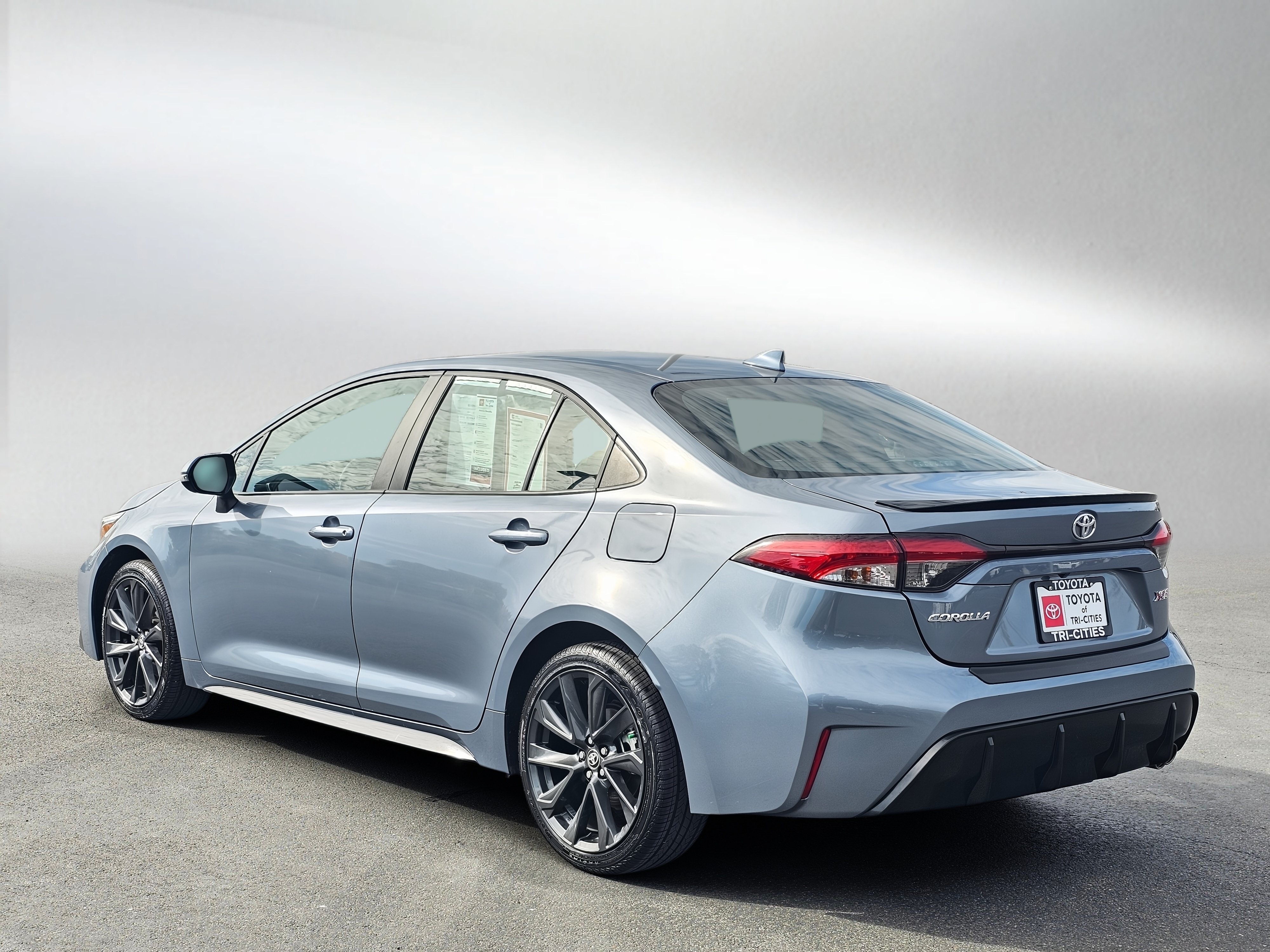 Used 2024 Toyota Corolla XSE FWD image 3