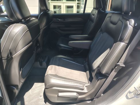 Certified 2024 Jeep Grand Cherokee L Laredo AWD/4WD image 24
