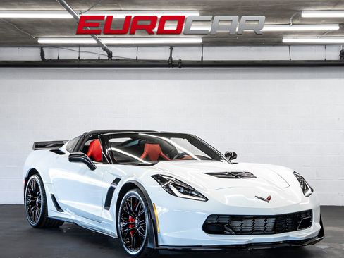 Used 2015 Chevrolet Corvette Z06 w/ 3LZ Preferred Equipment Group image 9