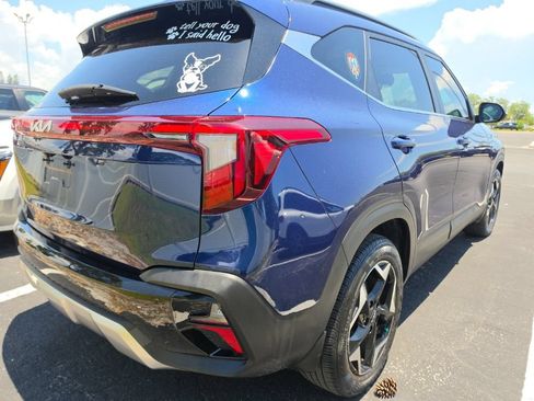 Certified 2025 Kia Seltos EX w/ EX Sunroof Package FWD image 16