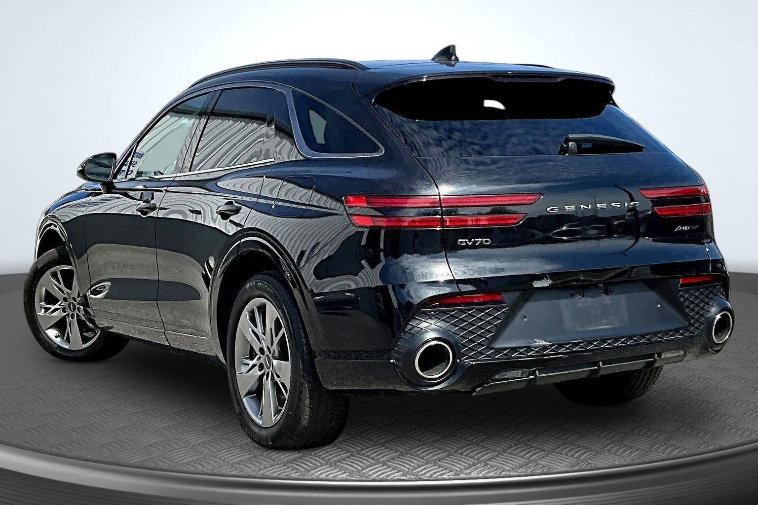 Used 2025 Genesis GV70 3.5T Sport AWD/4WD image 3