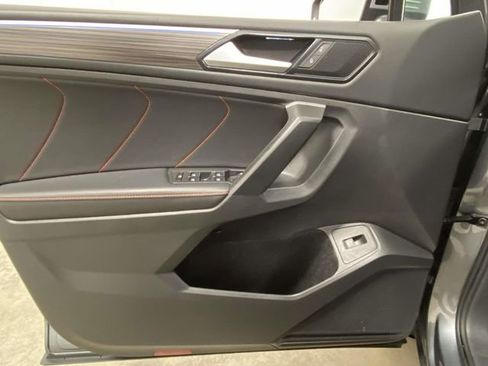 Used 2024 Volkswagen Tiguan SE image 12