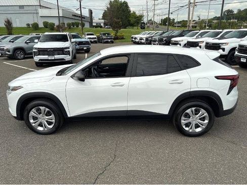 Used 2024 Chevrolet Trax LS w/ Driver Confidence Package FWD image 15