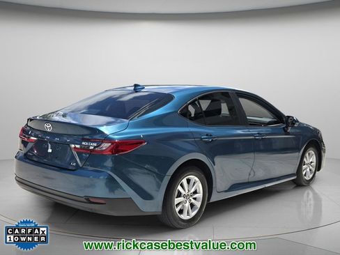 Used 2025 Toyota Camry LE FWD image 7