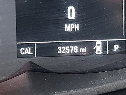 Used 2022 Chevrolet Trax LT w/ LT Convenience Package image 21