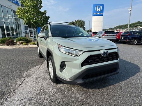 Used 2020 Toyota RAV4 XLE w/ Convenience Package AWD/4WD image 2