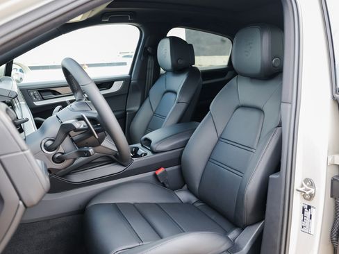 New 2025 Porsche Cayenne E-Hybrid Coupe image 5