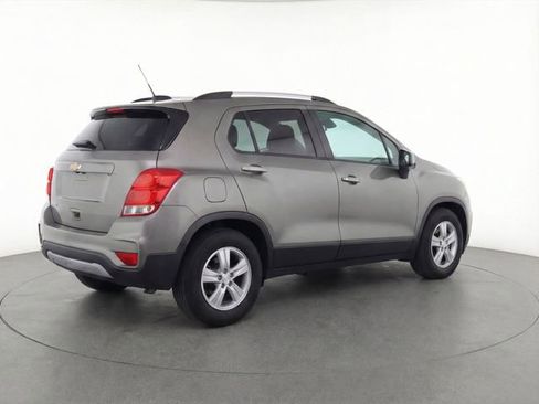 Used 2022 Chevrolet Trax LT w/ LT Convenience Package image 13