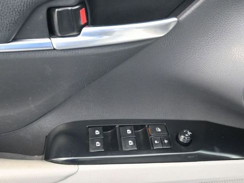 Used 2019 Toyota Camry L image 24