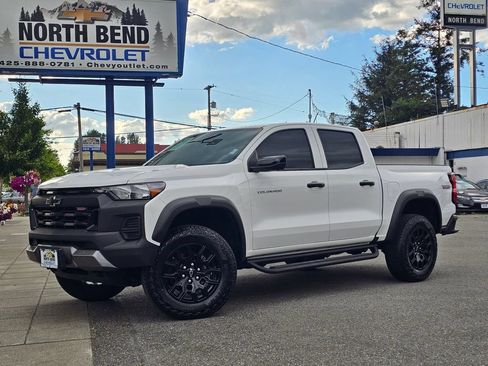 Used 2024 Chevrolet Colorado Trail Boss w/ Technology Package AWD/4WD image 1