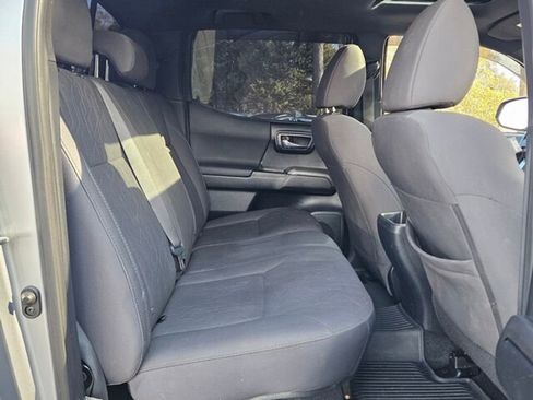 Used 2017 Toyota Tacoma TRD Sport image 15