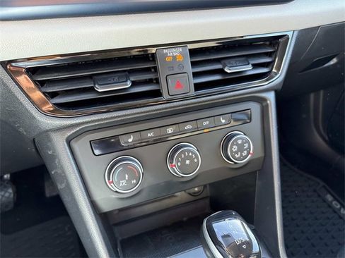 Used 2022 Volkswagen Taos SE image 31