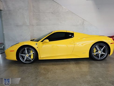 Used 2015 Ferrari 458 Spider RWD image 3