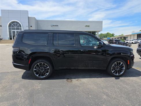 Used 2024 Jeep Wagoneer Series III w/ Premium Group I AWD/4WD image 2
