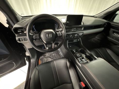 Used 2025 Honda Pilot TrailSport image 15