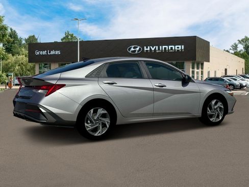 New 2025 Hyundai Elantra SEL image 8