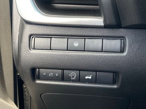 Used 2025 Nissan Rogue SV image 13