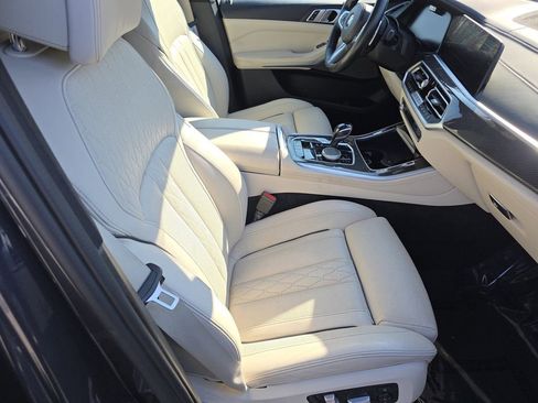Used 2021 BMW X5 M50i image 23