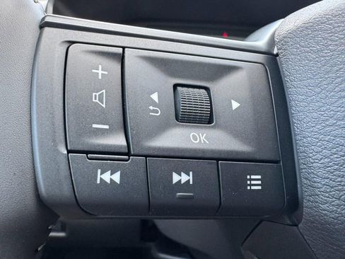 Used 2025 Nissan Rogue SV image 16