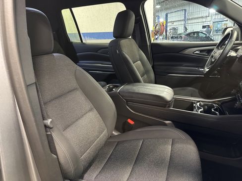 Used 2025 Chevrolet Traverse LT image 34