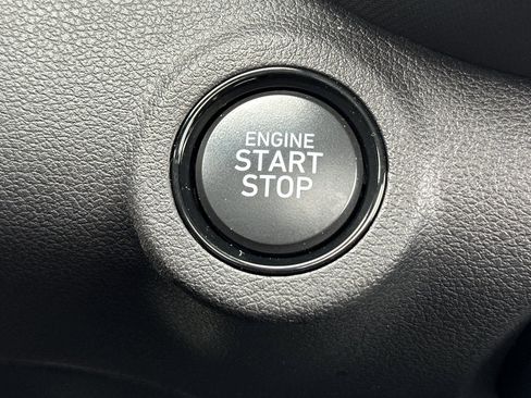 Used 2025 Hyundai Venue SEL image 25