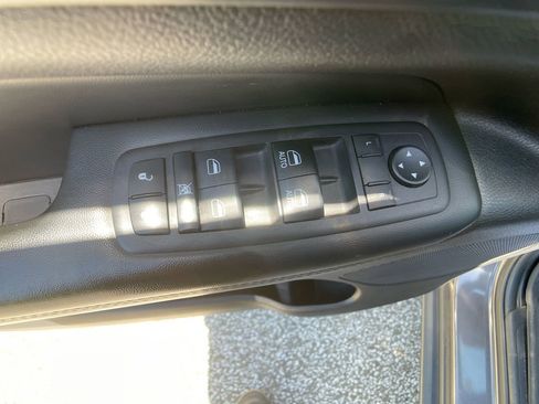 Used 2019 Jeep Grand Cherokee Laredo w/ Laredo X Package AWD/4WD image 14