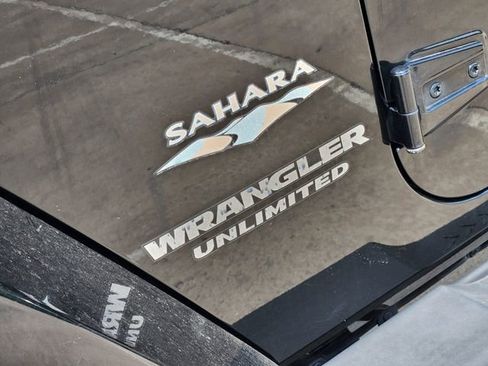 Used 2015 Jeep Wrangler Unlimited Sahara AWD/4WD image 12