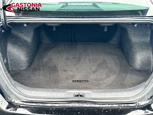 Used 2025 Nissan Altima 2.5 SV FWD image 33