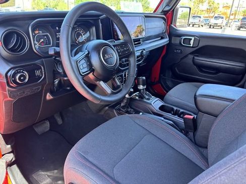 Used 2025 Jeep Wrangler Unlimited Rubicon AWD/4WD image 18