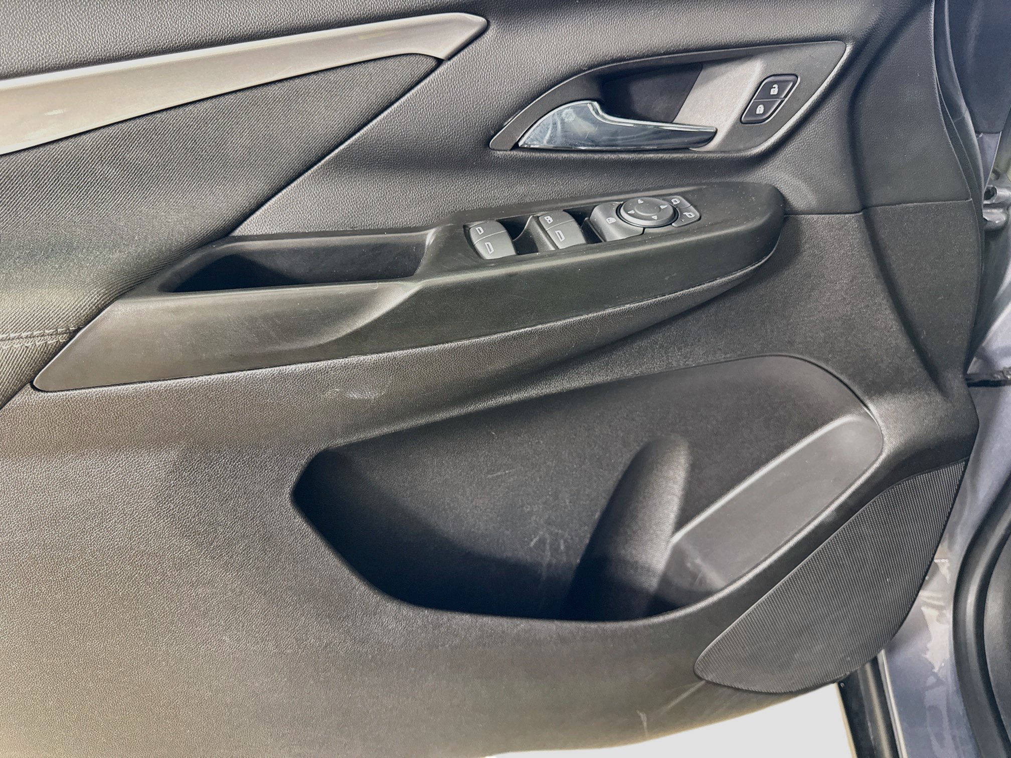 Used 2023 Chevrolet Bolt LT FWD image 20