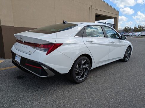 New 2025 Hyundai Elantra Limited image 5