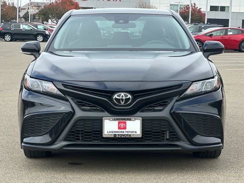 Used 2024 Toyota Camry SE image 9