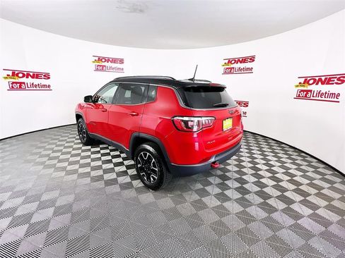 Used 2019 Jeep Compass Trailhawk w/ Cold Weather Group AWD/4WD image 2
